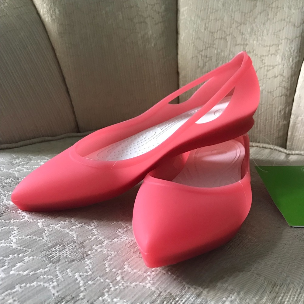 NWT Coral Crocs Rio Flat sz 6